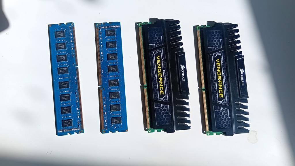 RAM Geheugen: 2x4GB Hynix DDR3 & 2x8GB Corsair Vengeance, Ophalen, Gebruikt, 32 GB, Server
