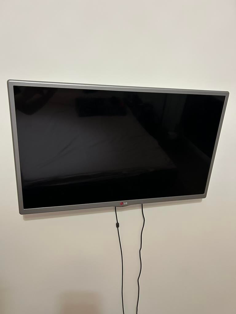 LG TV 28 inch + draaibare muurbeugel | Werkt perfect | HDMI, Ophalen, 50 Hz, Zo goed als nieuw, 100 cm of meer
