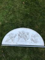 Oude wandplaat gips met engelen putti`s, Ophalen