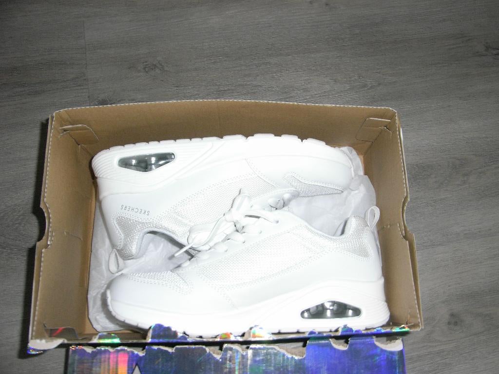 witte sneakers van SKECHERS los angeles mt 39, NIEUWSTAAT!, Kleding | Dames, Schoenen, Skechers, Wit, Ophalen of Verzenden, Sneakers of Gympen
