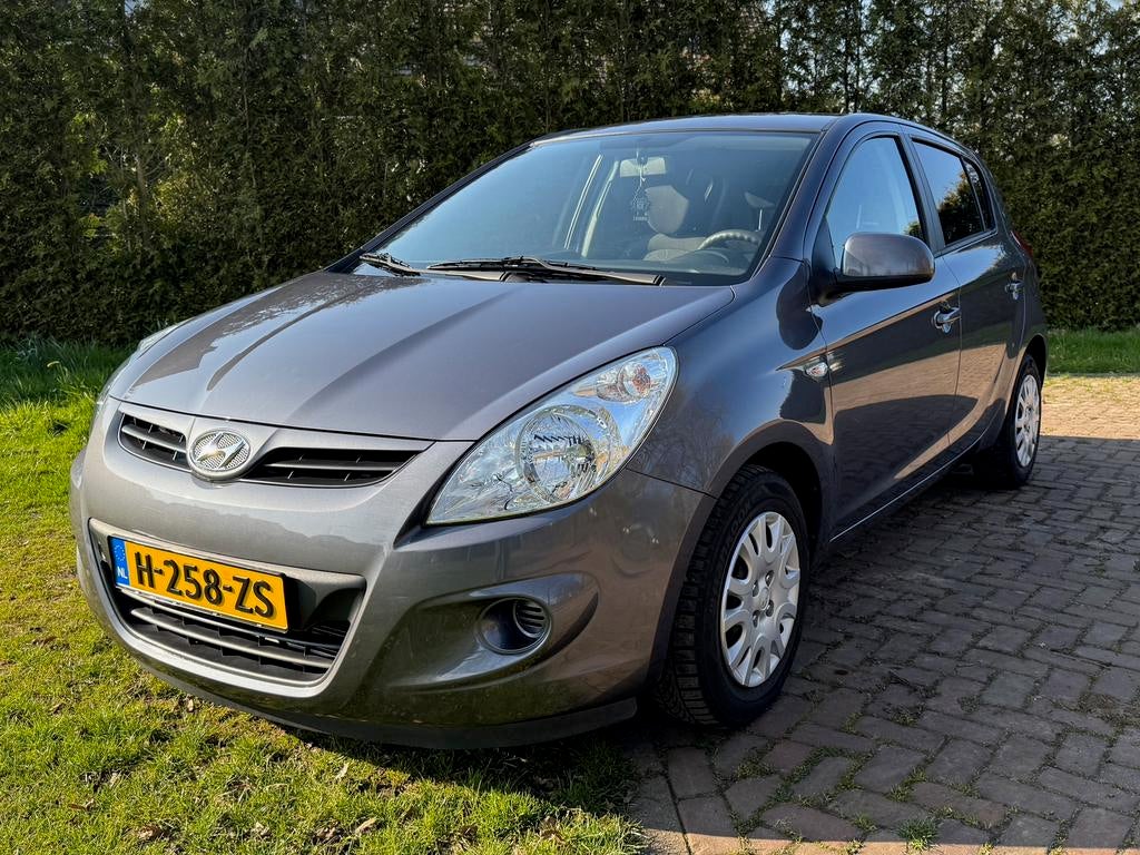 Hyundai i20 1.2 5-DRS 2011 Grijs, Auto's, Hyundai, Particulier, i20, Airbags, Airconditioning, Centrale vergrendeling, Climate control