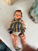 Oud stenen poppetje in versleten kleding, 24cm, Verzamelen, Poppen, Ophalen of Verzenden, Gebruikt, Pop