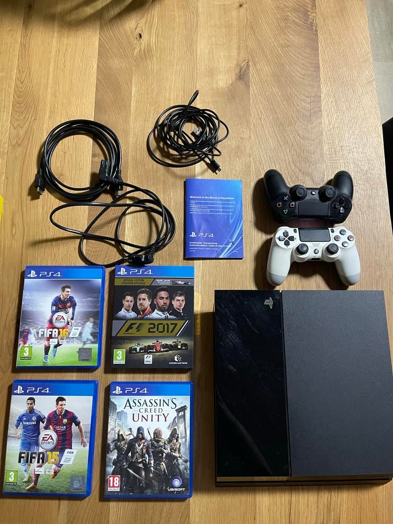 Playstation 4 met 2 controllers en 4 games, Spelcomputers en Games, Met 2 controllers, Ophalen of Verzenden, Original, 500 GB