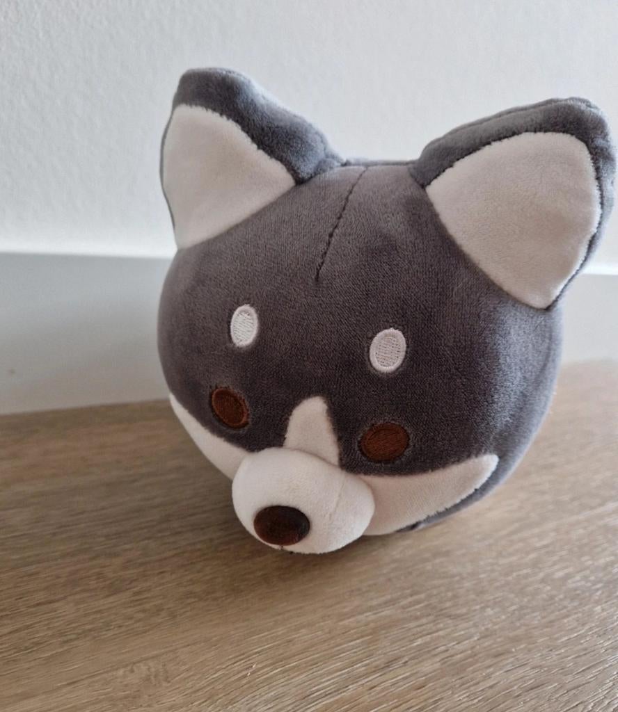 Knuffel Kawaii? hond grijs wit 26 cm dog chien K7709, Ophalen of Verzenden, Zo goed als nieuw, Kleed of Kussen