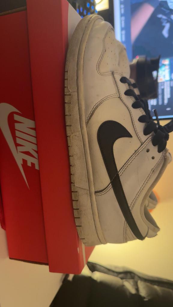 Nike dunk low retro white/black maat 42,5, Ophalen of Verzenden, Zo goed als nieuw, Wit
