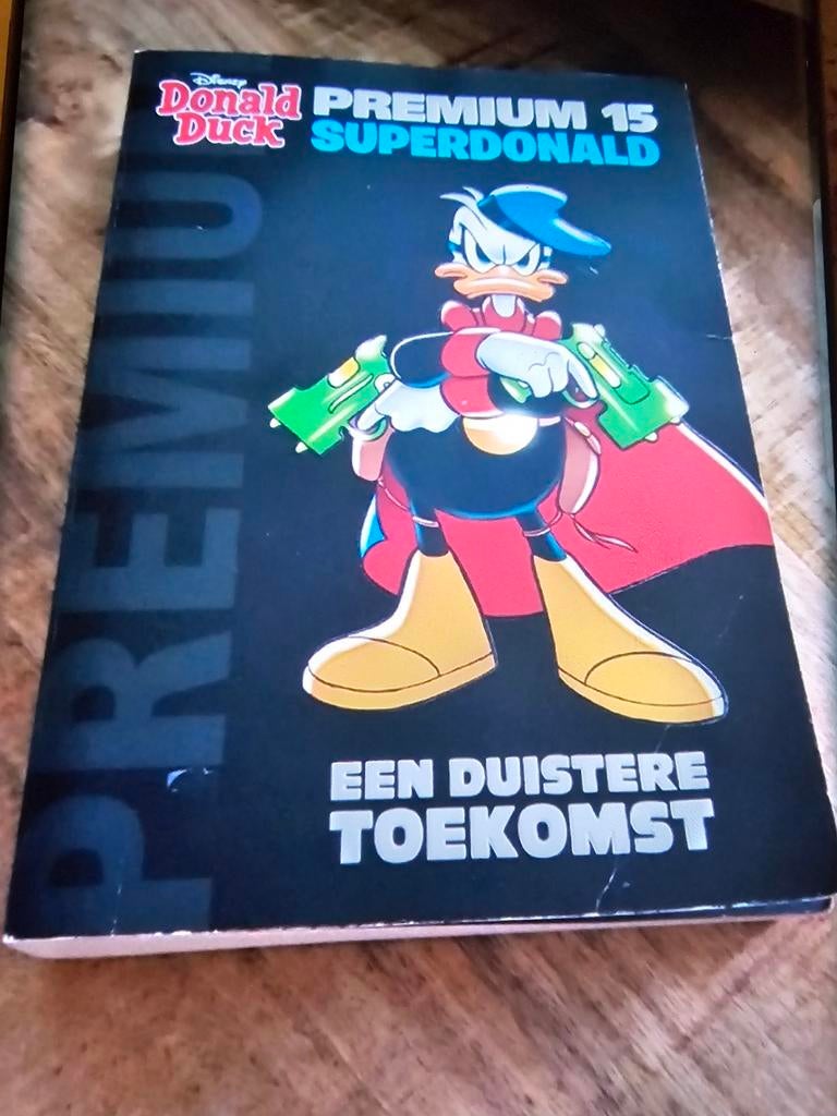 Donald Duck Premium 15 Superdonald, Eén stripboek, Ophalen of Verzenden, Zo goed als nieuw