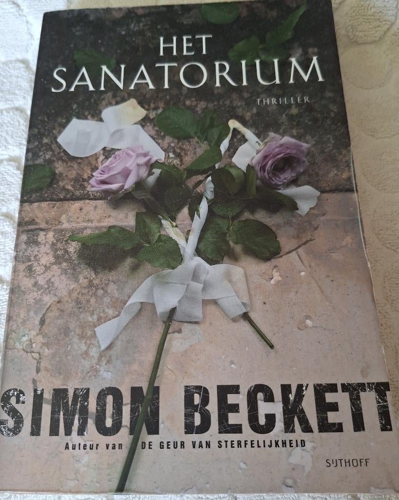 THRILLER - boek - Simon Beckett - HET SANATORIUM, Gelezen, Europa overig, Simon Beckett, Ophalen of Verzenden