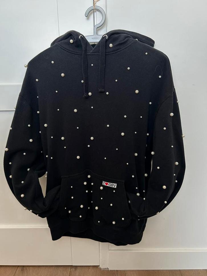 Giambattista Valli - H&M: zwarte hoodie met parelstuds, Kleding | Dames, Overige Dameskleding, Zo goed als nieuw, Ophalen of Verzenden