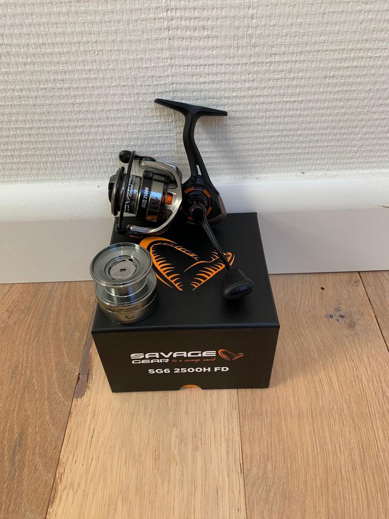Nieuwe Savage Gear SG6 2500H molens, 9 lagers & alu spoel, Savage gear, Nieuw, Ophalen of Verzenden, Savage gear