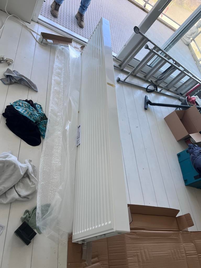 Radiator vlakke voorplaat 200 x 50 montage verticale montage, Ophalen, 500 tot 800 watt, Radiator, Nieuw