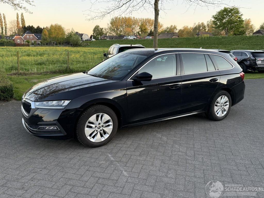 Skoda Octavia 2.0 TDI / Automaat (bj 2023), Auto diversen, Automaat, Zwart, Stationwagon, Diesel