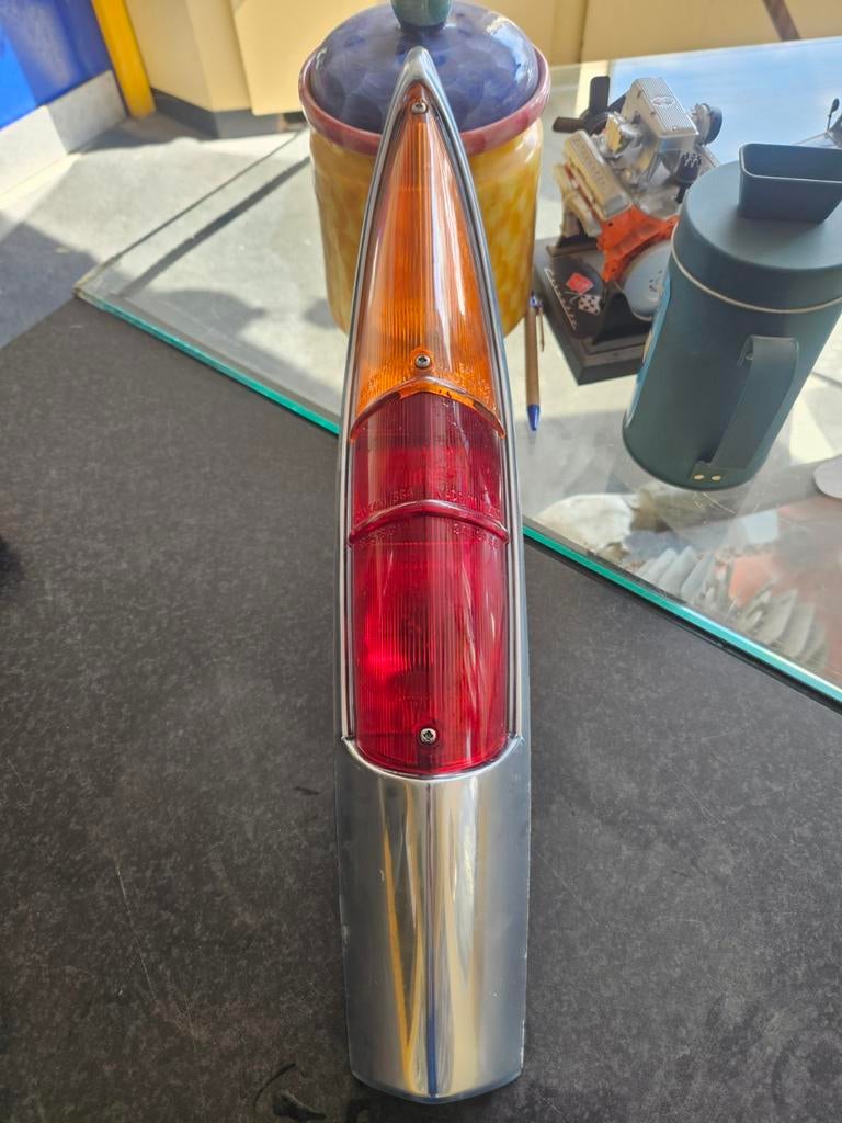 Peugeu 404  Achterlicht - Mogelijk Oldtimer Onderdeel, Ophalen of Verzenden, Gebruikt, Universele onderdelen