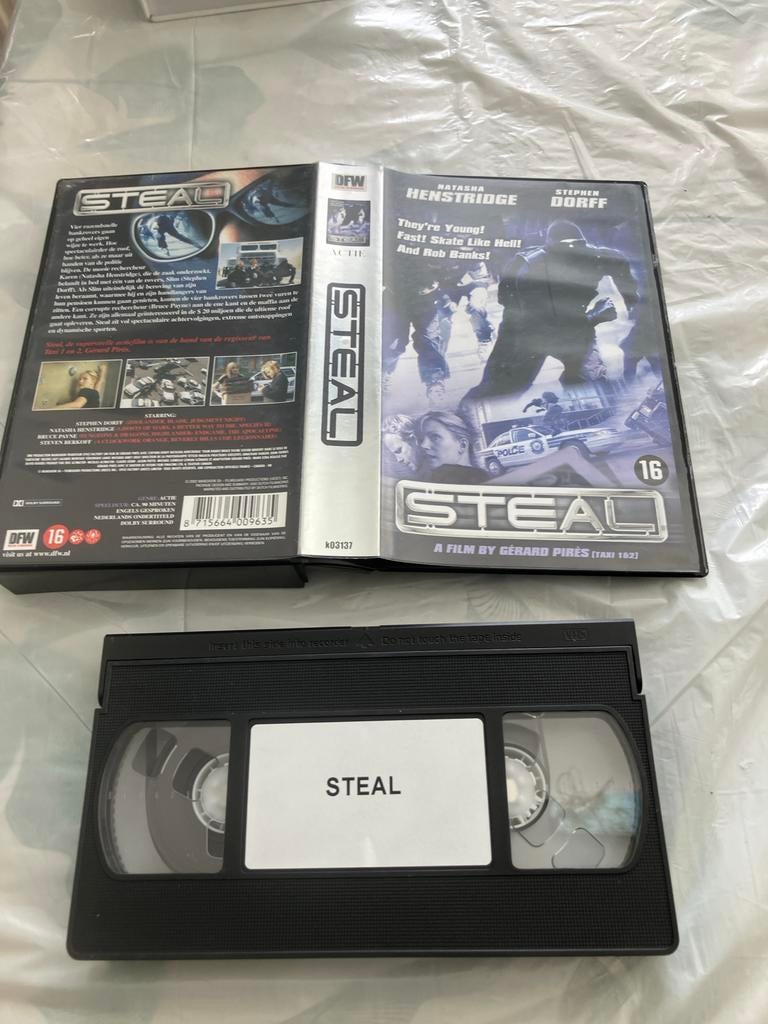 Steal VHS - Actie en Avontuur (DFW), Cd's en Dvd's, VHS | Film, Vanaf 16 jaar, Ophalen of Verzenden, Gebruikt, Actie en Avontuur