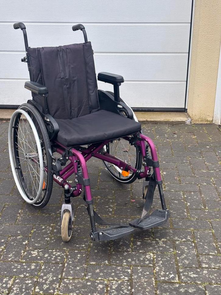 Inklapbare rolstoel , €89,00 merk Quicki., Diversen, Rolstoelen, Gebruikt, Handbewogen rolstoel, Inklapbaar, Ophalen of Verzenden