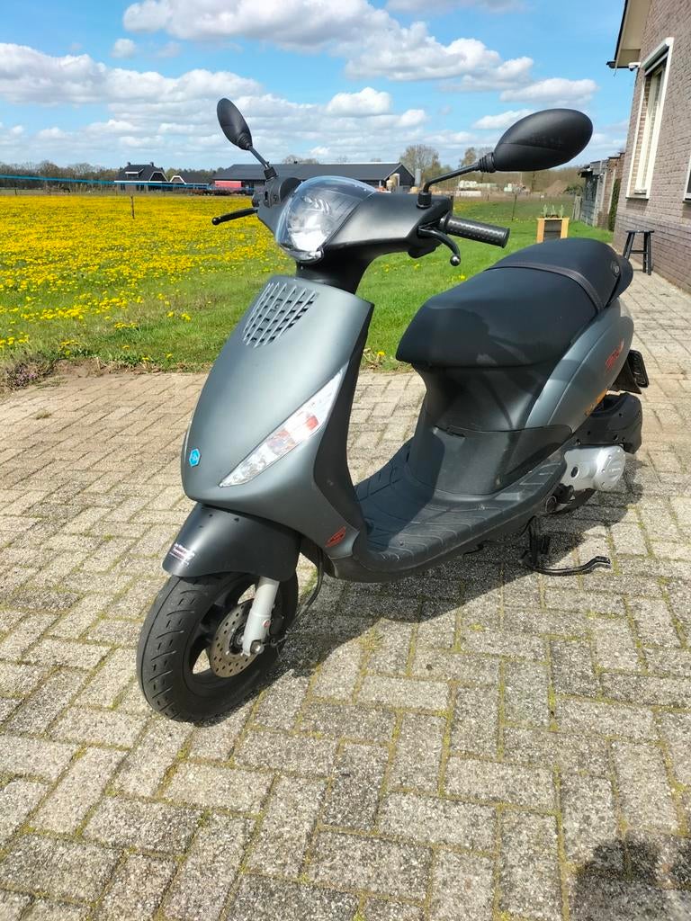 Scooter Piaggio Zip 50, blauw kenteken, Ophalen, Maximaal 45 km/u, Zip, Zo goed als nieuw