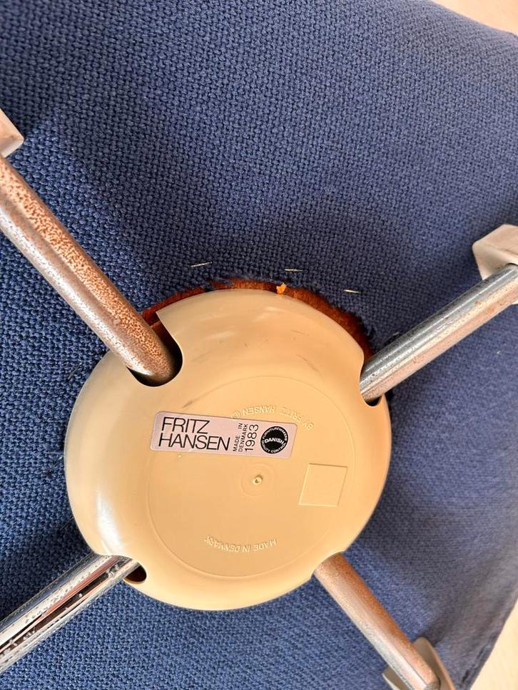 Fritz Hansen Vlinderstoelen gestoffeerd - Gebruikt, Huis en Inrichting, Stoelen, Gebruikt, Vijf, Zes of meer stoelen, Stof, Blauw