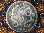 Oude Chinese munt penning met draken en karakters 4,4 cm., Antiek en Kunst, Ophalen of Verzenden