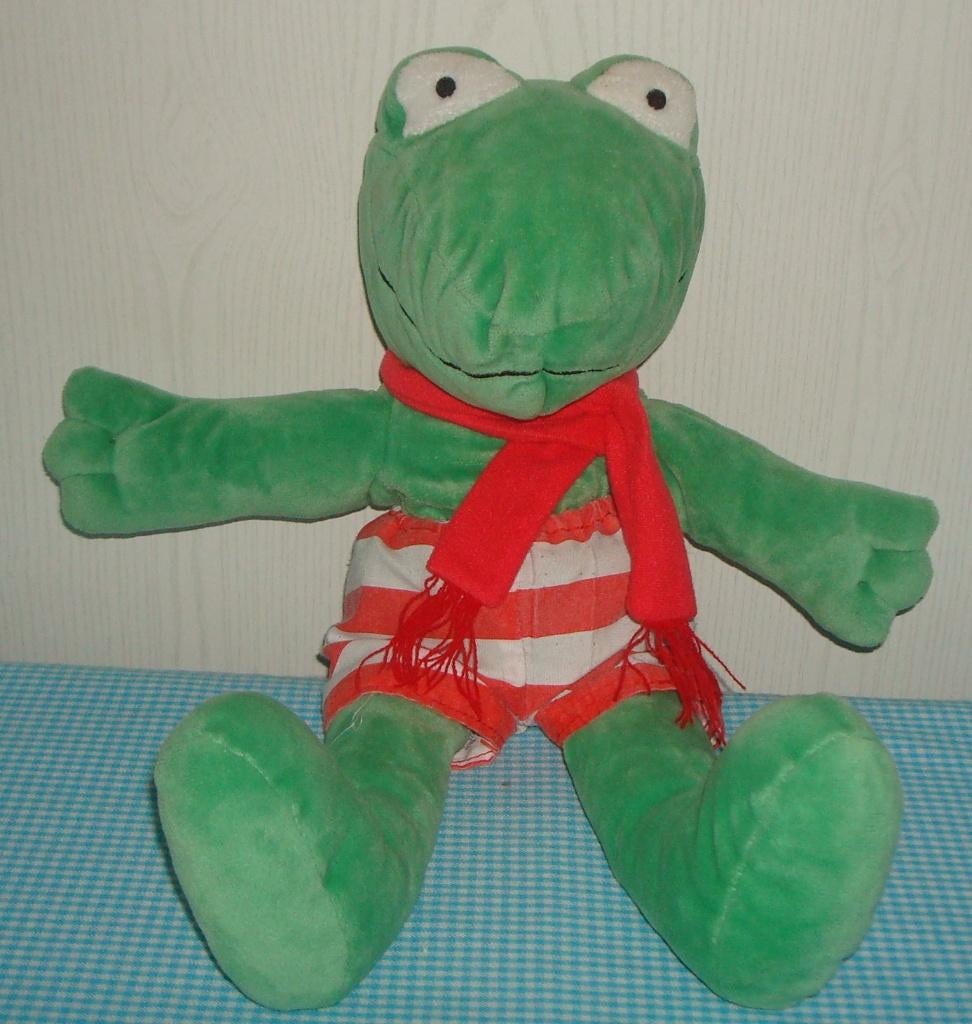 MAX Velthuijs  KIKKER knuffel groen met sjaal en broekje, Ophalen of Verzenden, Zo goed als nieuw, Kikker