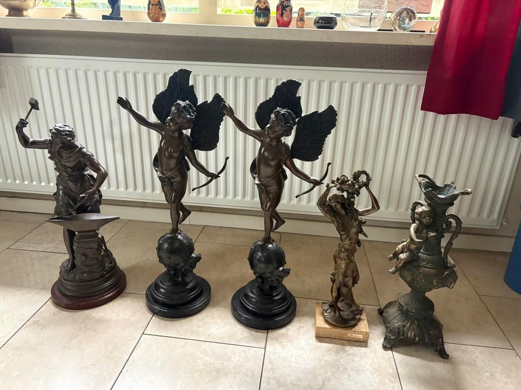 Diverse bronzen beelden, Ophalen