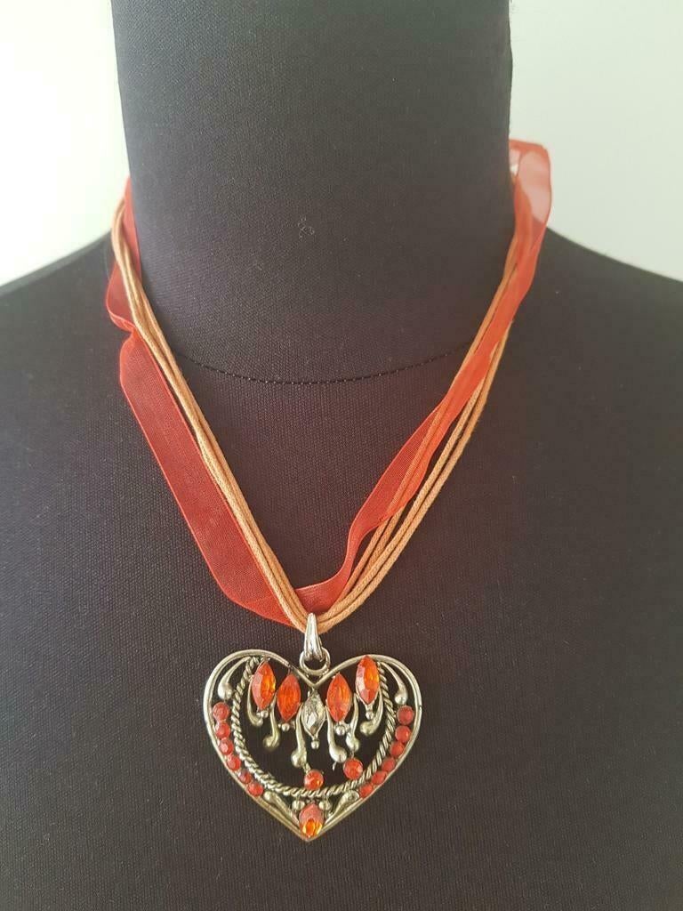 Rode hartvormige ketting, Sieraden, Tassen en Uiterlijk, Kettingen, Ophalen of Verzenden, Rood