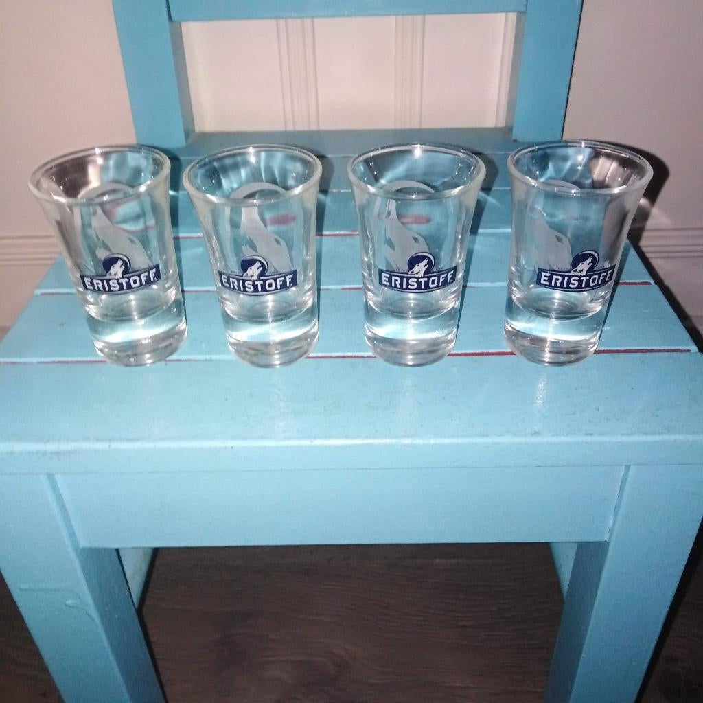 Eristoff vodka/wodka shotglaasjes set van 4 stuks, Verzamelen, Ophalen, Zo goed als nieuw, Borrel- of Shotglas