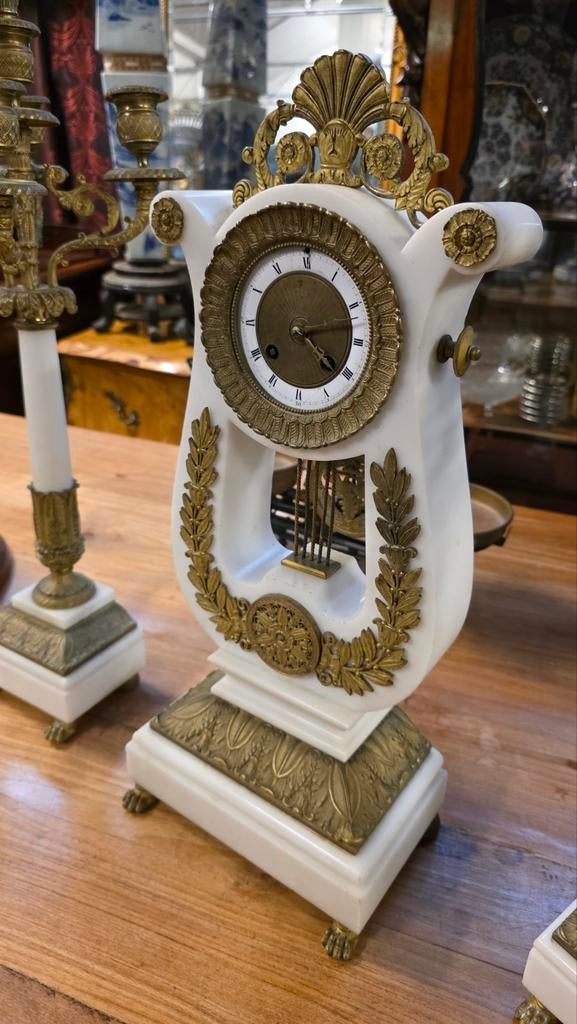 Groot wit marmeren empire klokkenstel met brons, Antiek en Kunst, Antiek | Klokken, Ophalen