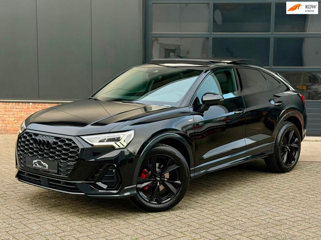 Audi Q3 Sportback 35 TFSI S-Line 150 pk Blackstyle/pano/Came, Auto's, Audi, 15 km/l, Zwart, 4 cilinders, 150 pk