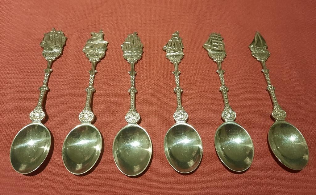 Douwe Egberts Lepeltjes Schepen Serie - 6 Stuks Verzilverd, Antiek en Kunst, Antiek | Bestek, Ophalen