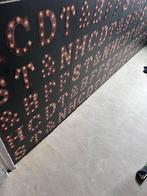 Behang met letters, twee rollen en een restje, Ophalen of Verzenden, 10 tot 25 m², Zwart