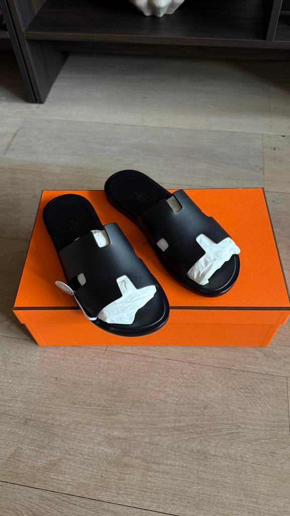 Hermès Izmir Sandalen Zwart - Nieuw lichte gebruikssporen, Kleding | Heren, Schoenen, Ophalen of Verzenden, Nieuw, Zwart, Sandalen