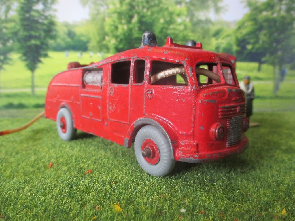1/50 Commer Fire Engine - Dinky Super Toys No 955 Resto, Hobby en Vrije tijd, Modelauto's | 1:43, Ophalen of Verzenden, Gebruikt