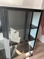 JYSK Vitrinekast - Zwart met glazen deuren, Zo goed als nieuw, Metaal, 150 tot 200 cm, 25 tot 50 cm