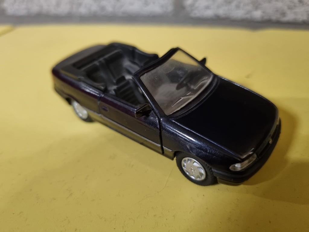 Opel Astra F Cabrio miniatuur 1/43, Hobby en Vrije tijd, Modelauto's | 1:43, Ophalen of Verzenden, Nieuw, Auto, Gama