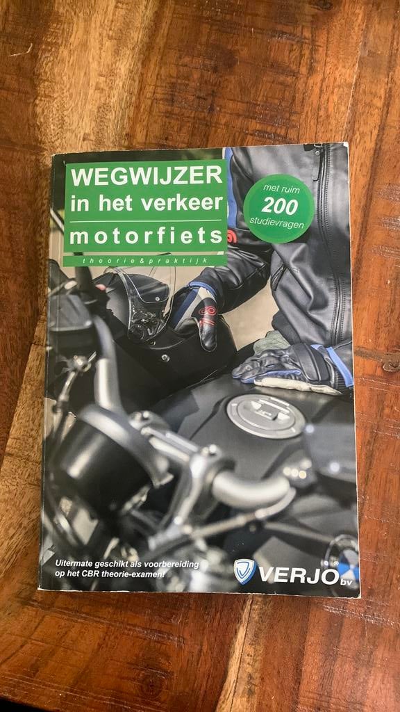 Verjo wegwijzer in het verkeer, Boeken, Motoren, Ophalen, Zo goed als nieuw