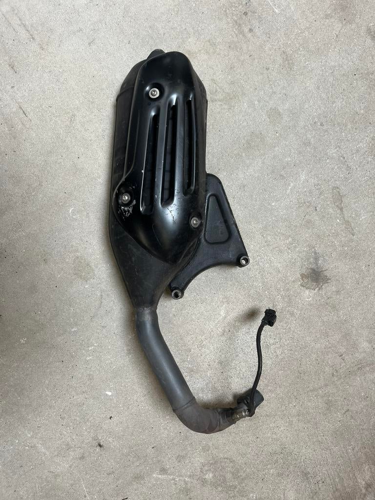 Vespa sprint iget uitlaat met lamdasensor, Fietsen en Brommers, Brommeronderdelen | Scooters, Zo goed als nieuw, Vespa, Uitlaat