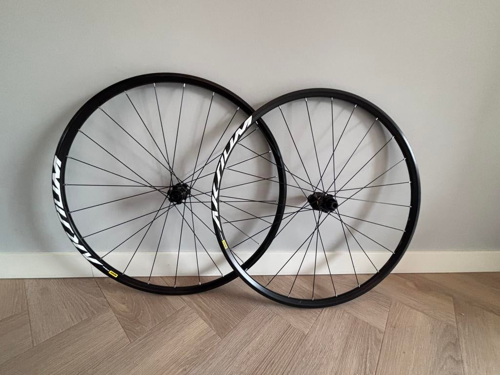 Mavic Aksium disc wielset, Ophalen, Zo goed als nieuw, Wiel