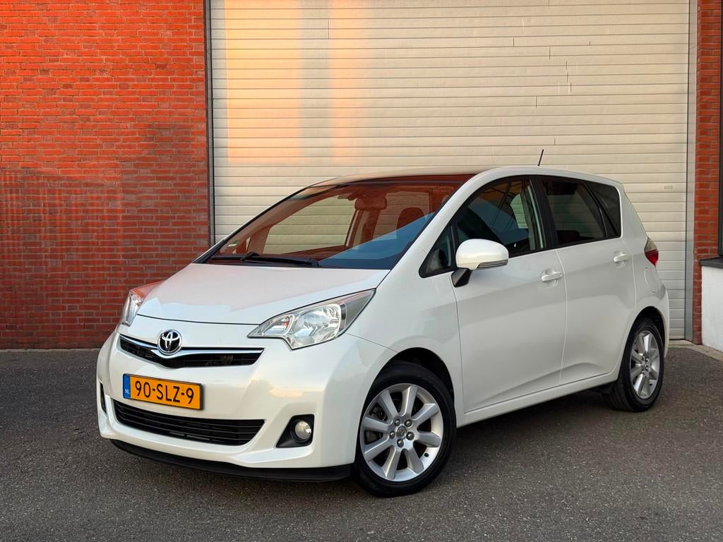 Toyota Verso-S 1.3 VVT-i Dynamic | AUTOMAAT | NAVI | NEW APK, Euro 5, Stof, Zwart, 4 cilinders
