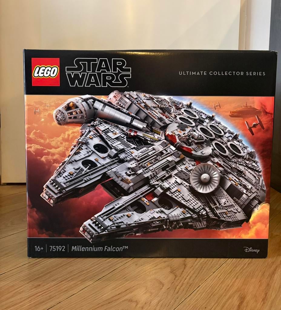 NIEUW: LEGO Star Wars UCS 75192 Millennium Falcon + Display, Kinderen en Baby's, Speelgoed | Duplo en Lego, Ophalen, Star Wars