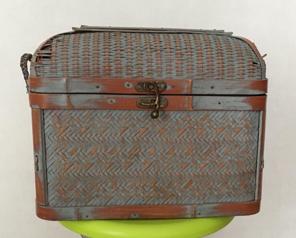 Mand met deksel,  32x22x25,  Brocante, Ophalen of Verzenden