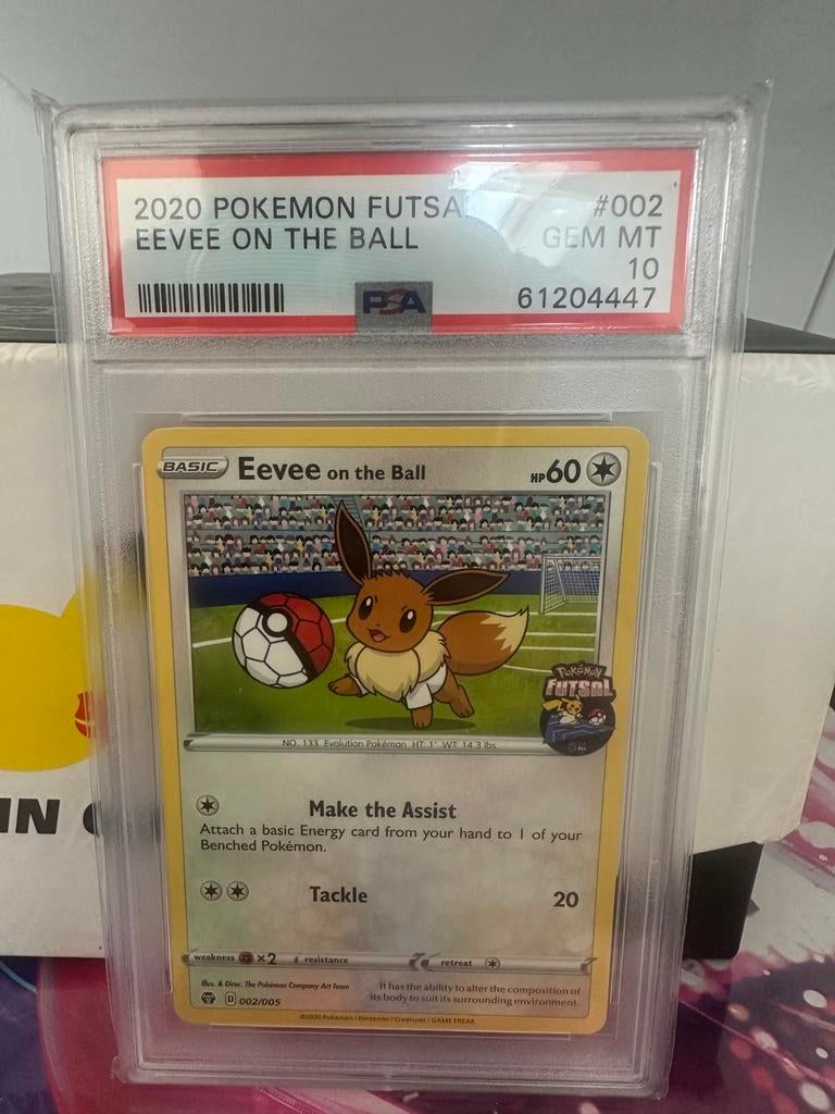Eevee on the Ball PSA 10 pokemon futsal, Hobby en Vrije tijd, Verzamelkaartspellen | Pokémon, Ophalen of Verzenden, Nieuw, Losse kaart