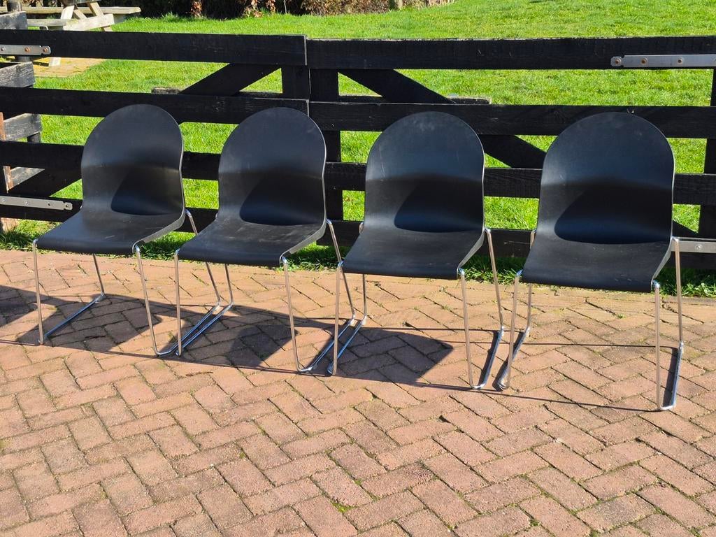 4 stoelen magis aida sledestoel zwart chroom stapelbaar, Ophalen, Gebruikt, Zwart, Vier
