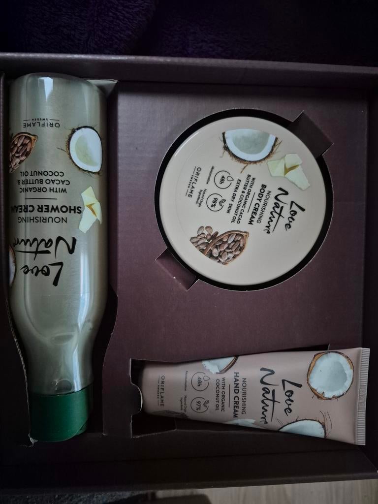 Love Nature set met hand cream, shower cream, body cream, Ophalen of Verzenden, Nieuw, Bodylotion, Crème of Olie