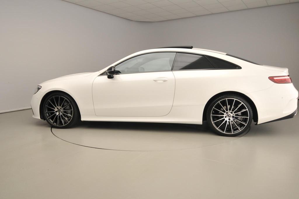 Mercedes-Benz E-klasse Coupé 200 AMG Line Widescreen | Pano, Auto's, Mercedes-Benz, Automaat, 4 cilinders, Wit, 14 km/l