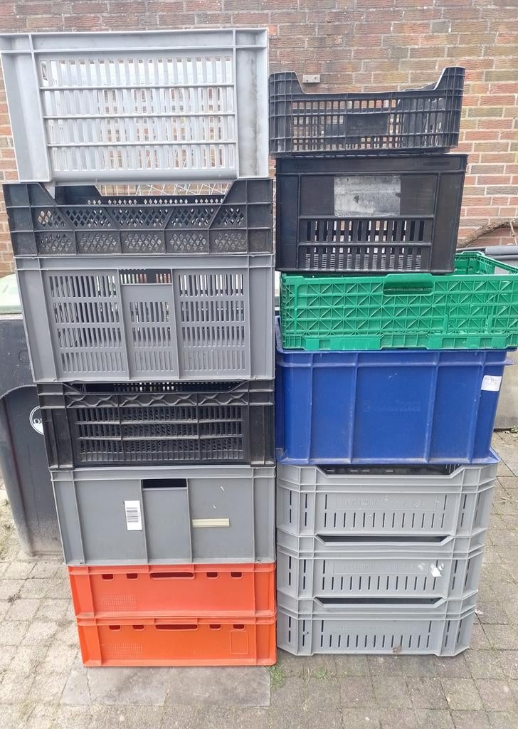 17 kratten en 2 bakken., Ophalen, 40 tot 60 cm, 50 tot 75 cm, Minder dan 35 cm