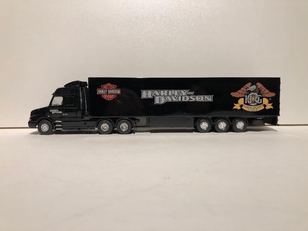 Volvo NH12 Glob. Harley Davidson Code 3 1:50, Hobby en Vrije tijd, Modelauto's | 1:50, Ophalen of Verzenden, Zo goed als nieuw