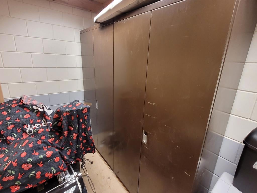 2 stalen kasten, Ophalen