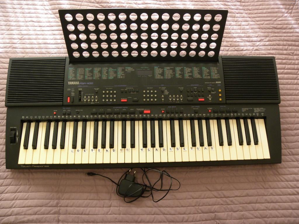 YAMAHA  PSR- 400, Muziek en Instrumenten, Keyboards, Yamaha, 61 toetsen, Gebruikt, Met standaard