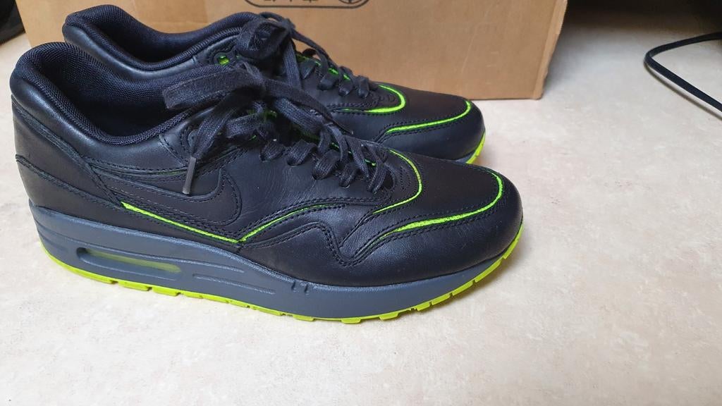 Nike Air Max 1 zwart met neon groen, Kleding | Dames, Schoenen, Verzenden, Nike, Zo goed als nieuw, Sportschoenen