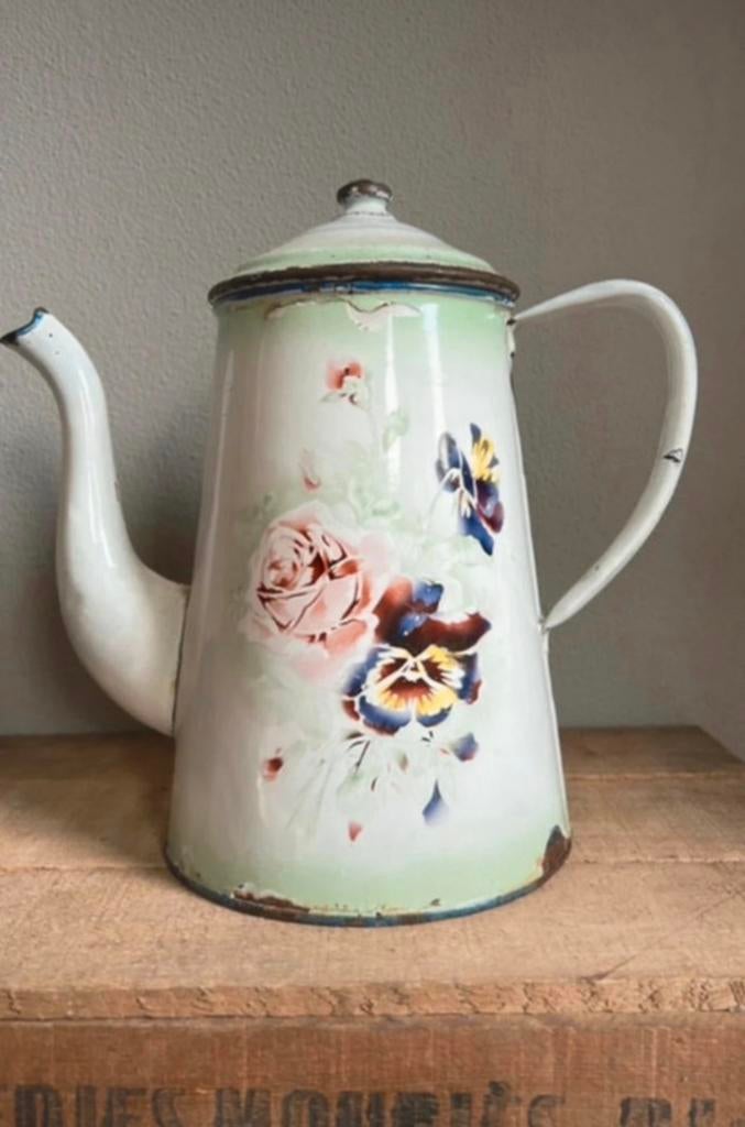 Franse emaille koffie kan viooltjes, Antiek en Kunst, Antiek | Emaille, Ophalen of Verzenden