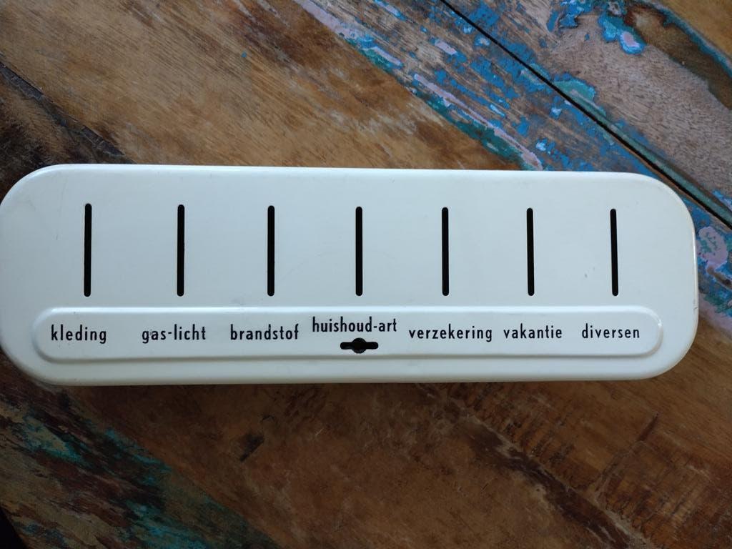 Vintage Brabantia Geldkistje / Spaarpot - Diverse Vakjes, Verzamelen, Spaarpotten, Ophalen of Verzenden, Zo goed als nieuw, Metaal of Blik